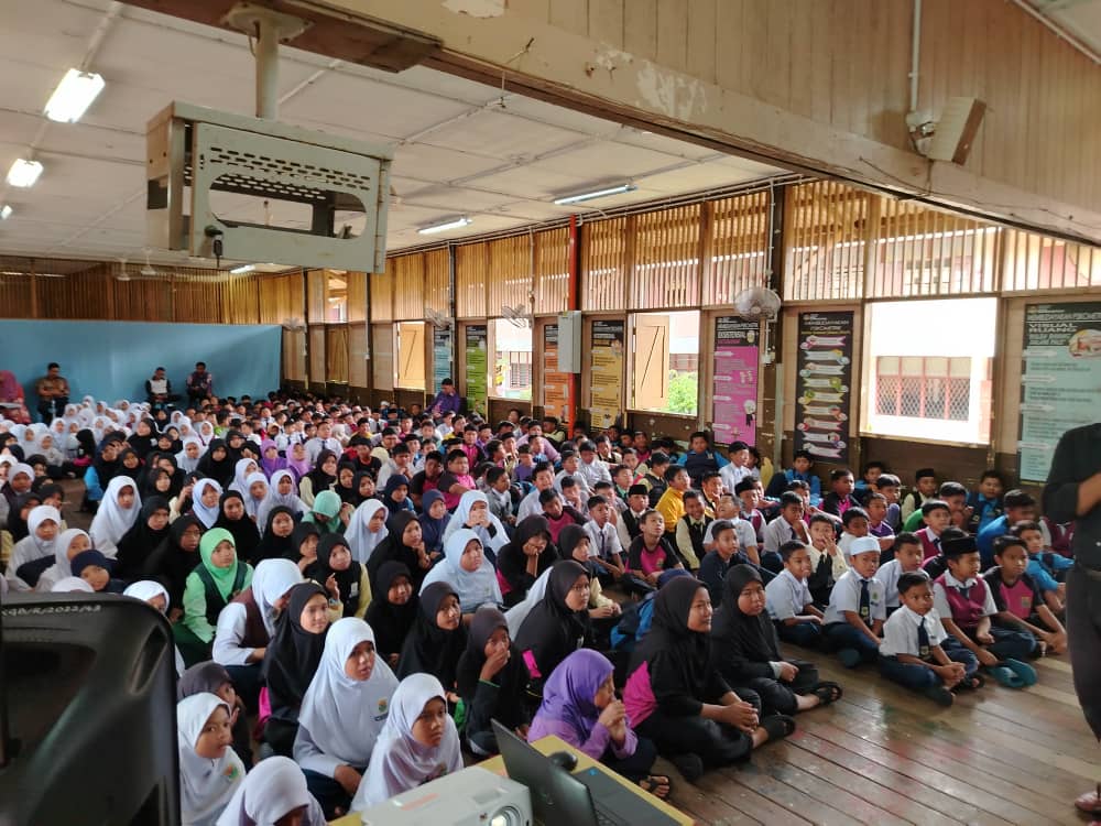 taklimat sesang dijalankan oleh petugas